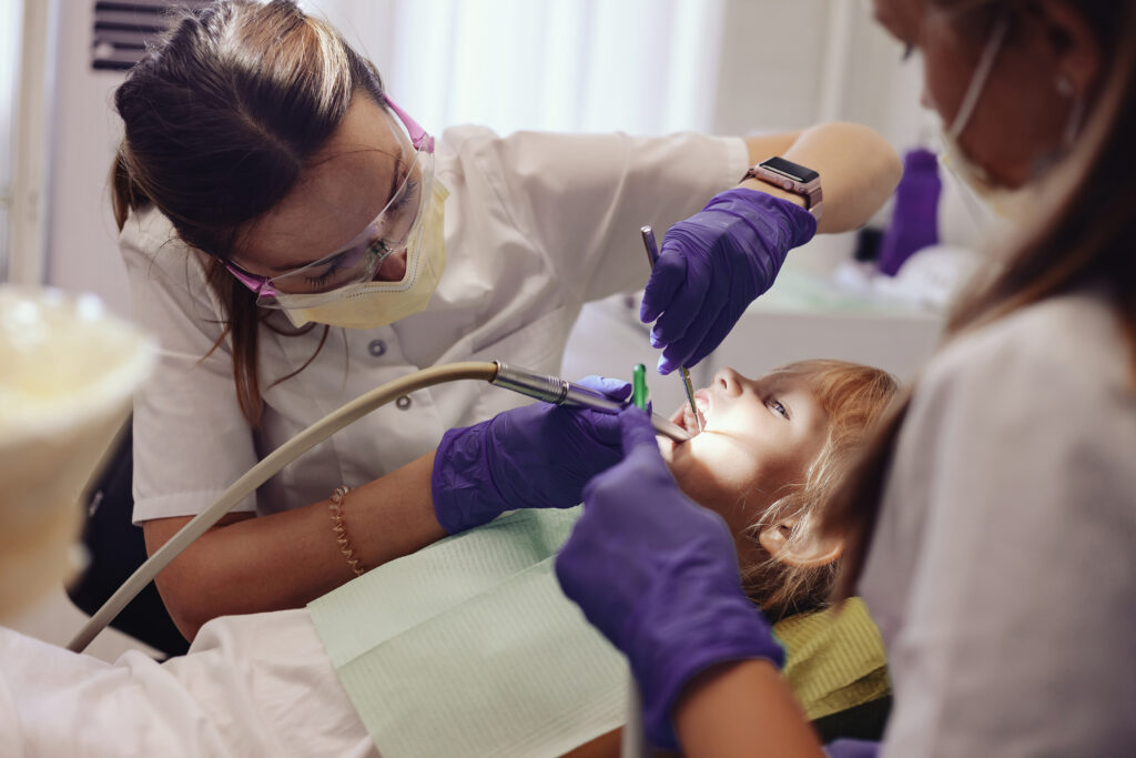 Come insegnare a un bambino a lavarsi i denti